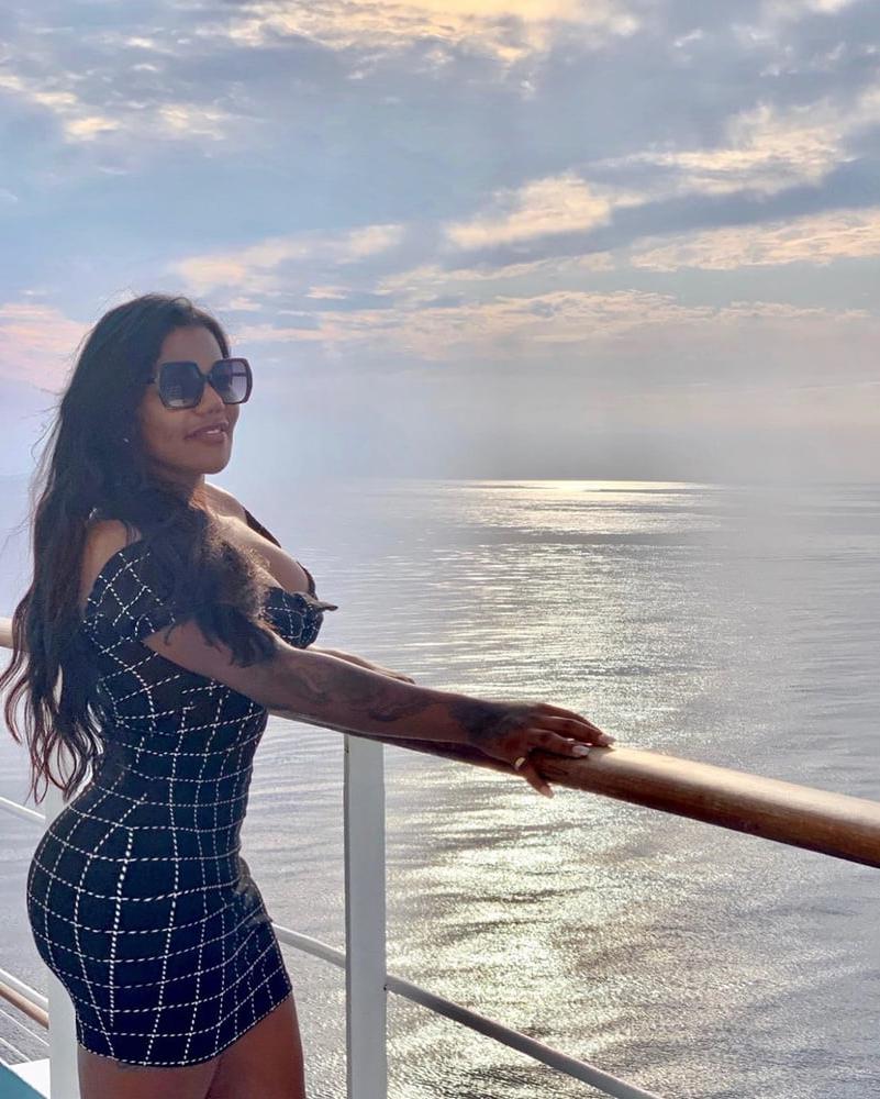 25P Yorrana Hot Ebony Latina Milf