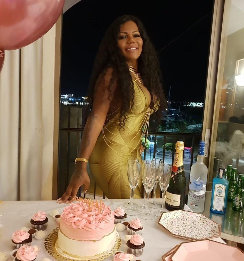 25P Yorrana Hot Ebony Latina Milf