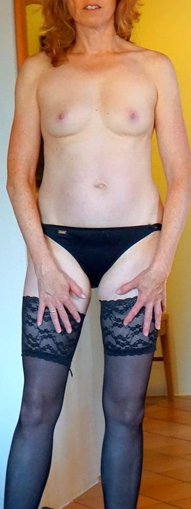25P Redhead amateur milf's vacation pics