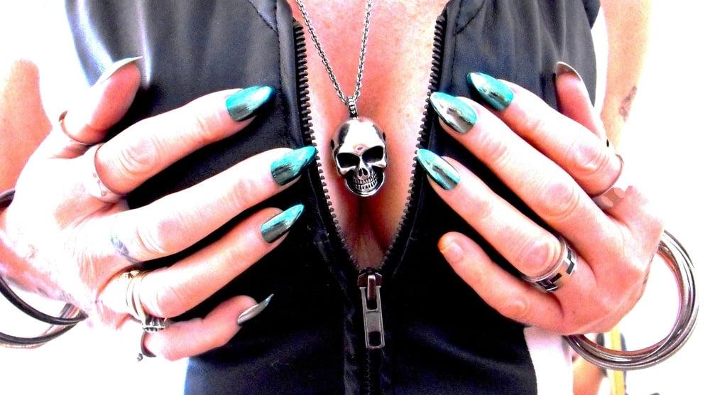 9P My Newcastle Milf Whore's False Nails and Tattoos Fetish