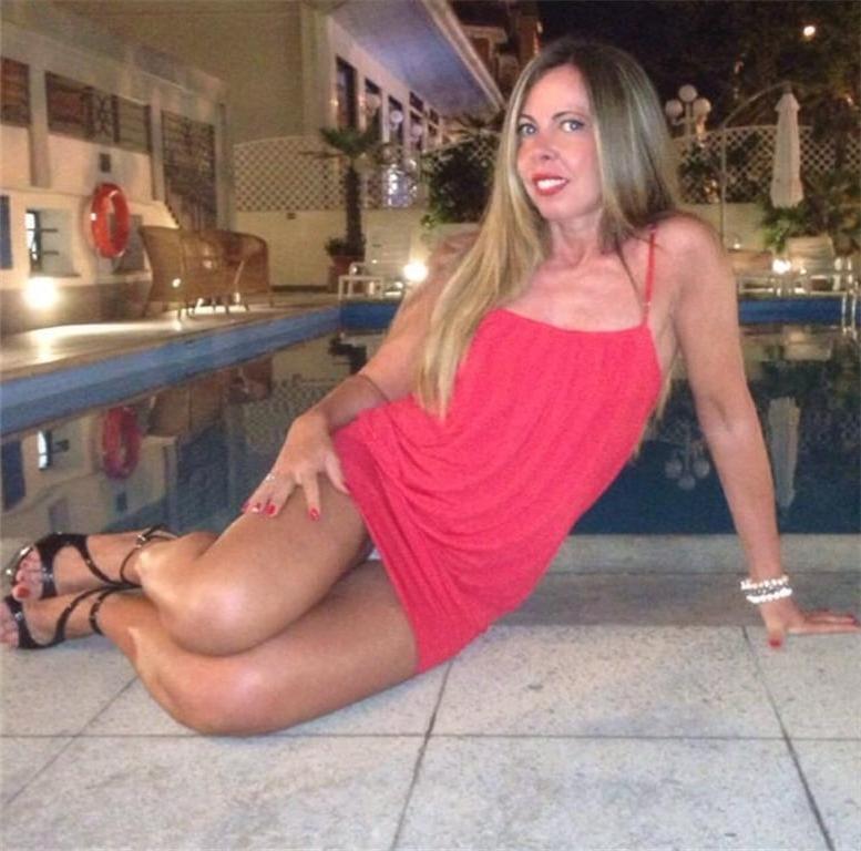 25P Italian hot milf