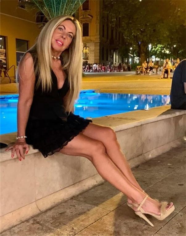 25P Italian hot milf