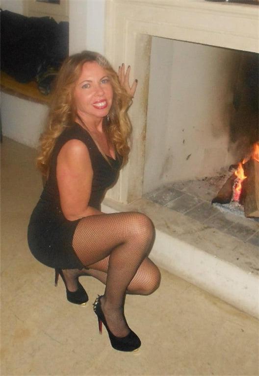 25P Italian hot milf
