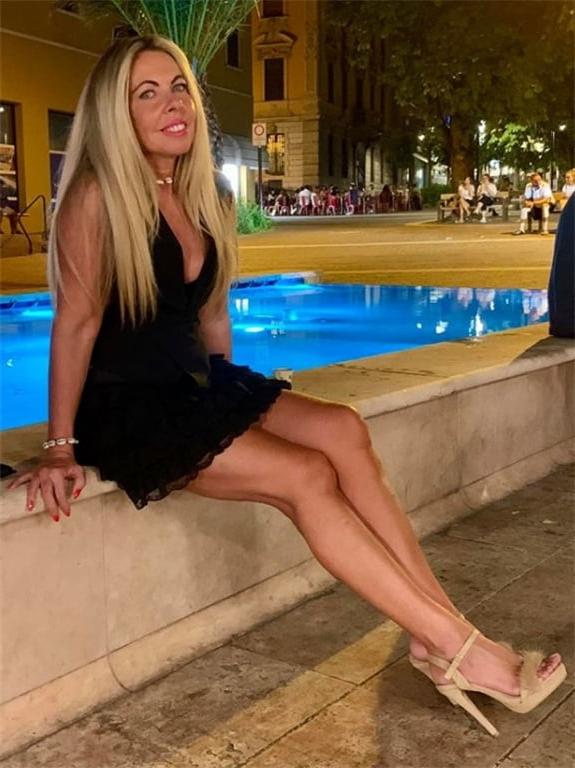 25P Italian hot milf
