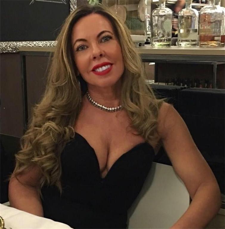 25P Italian hot milf