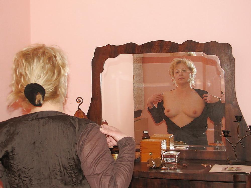 25P A sexy milf wife