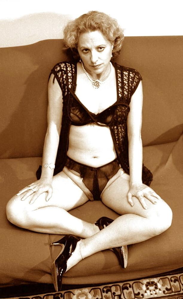 25P A sexy milf wife