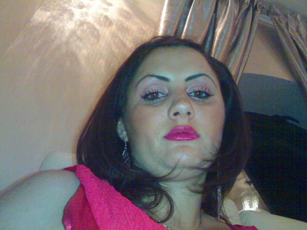 25P Sexy MILF with big boobs exposed