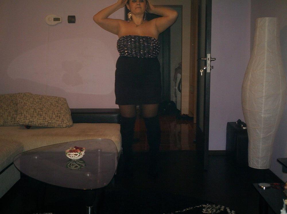 25P Sexy MILF with big boobs exposed