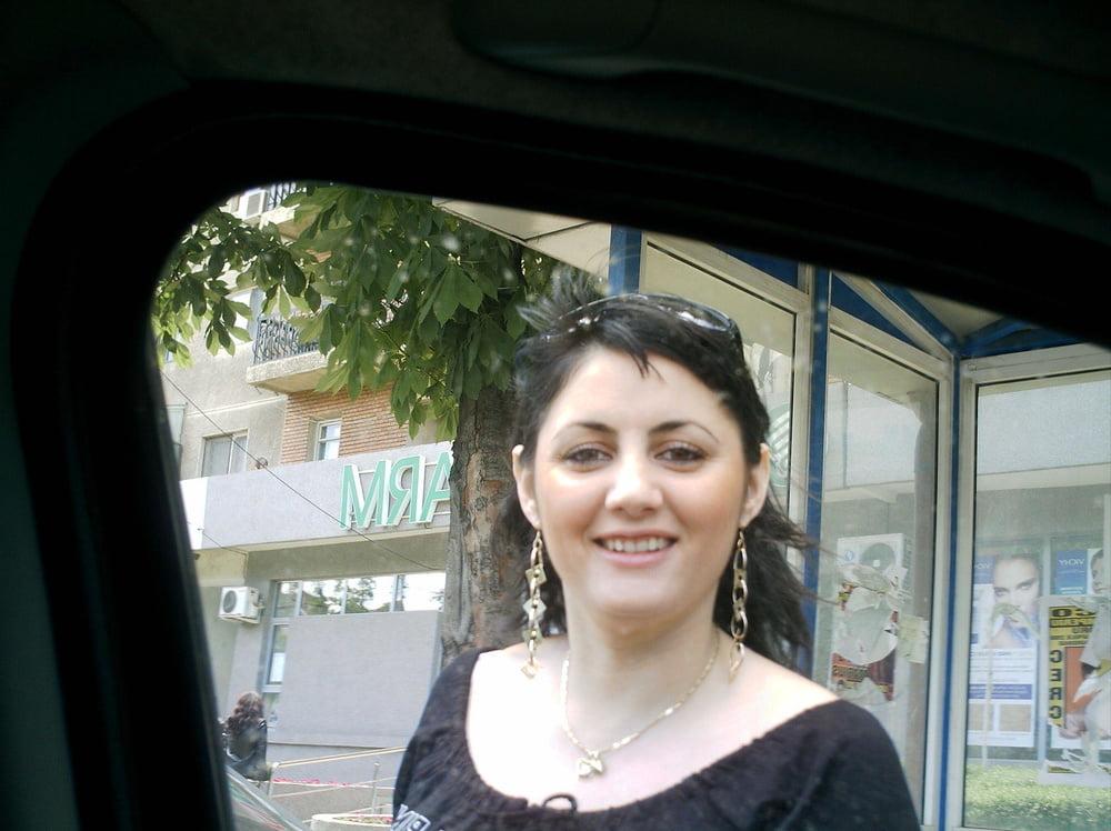 25P Sexy MILF with big boobs exposed