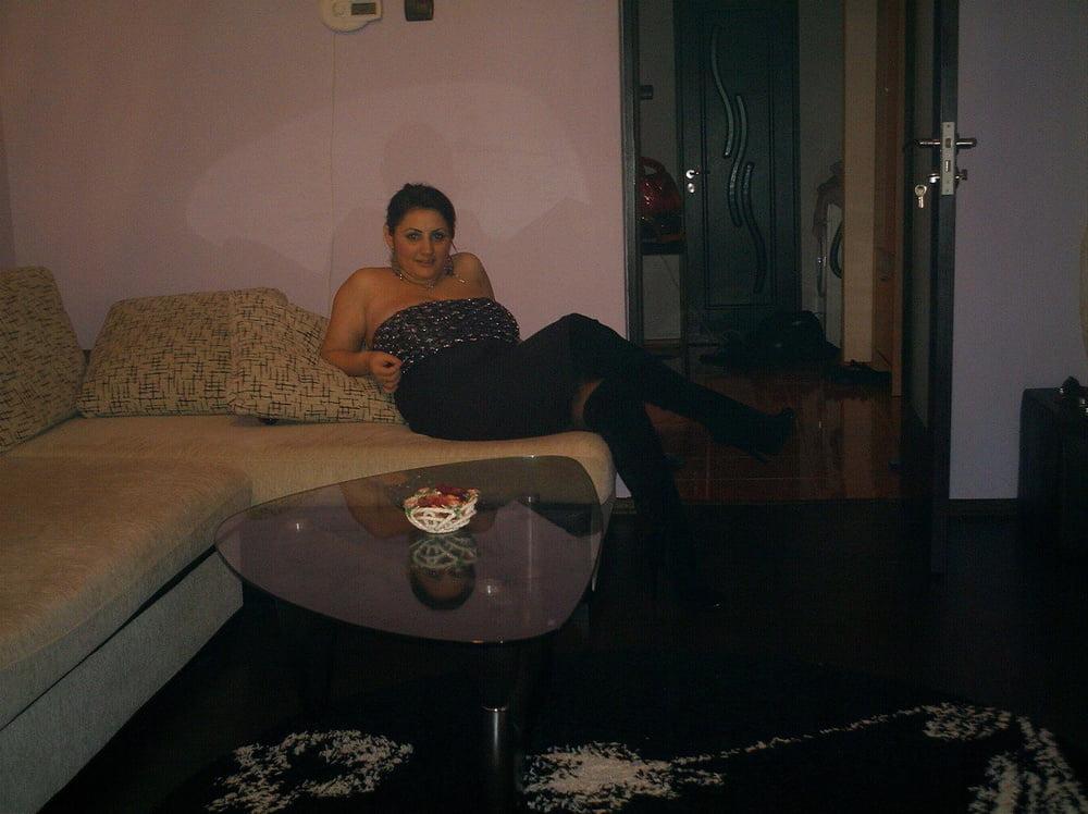 25P Sexy MILF with big boobs exposed