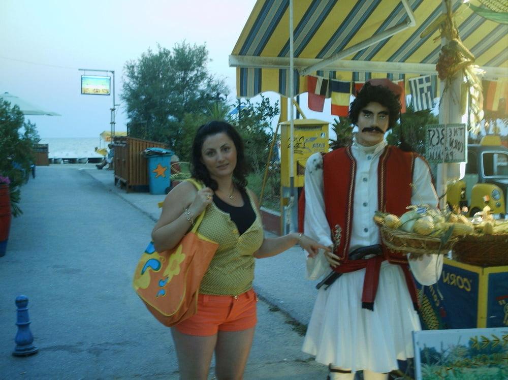 25P Sexy MILF with big boobs exposed