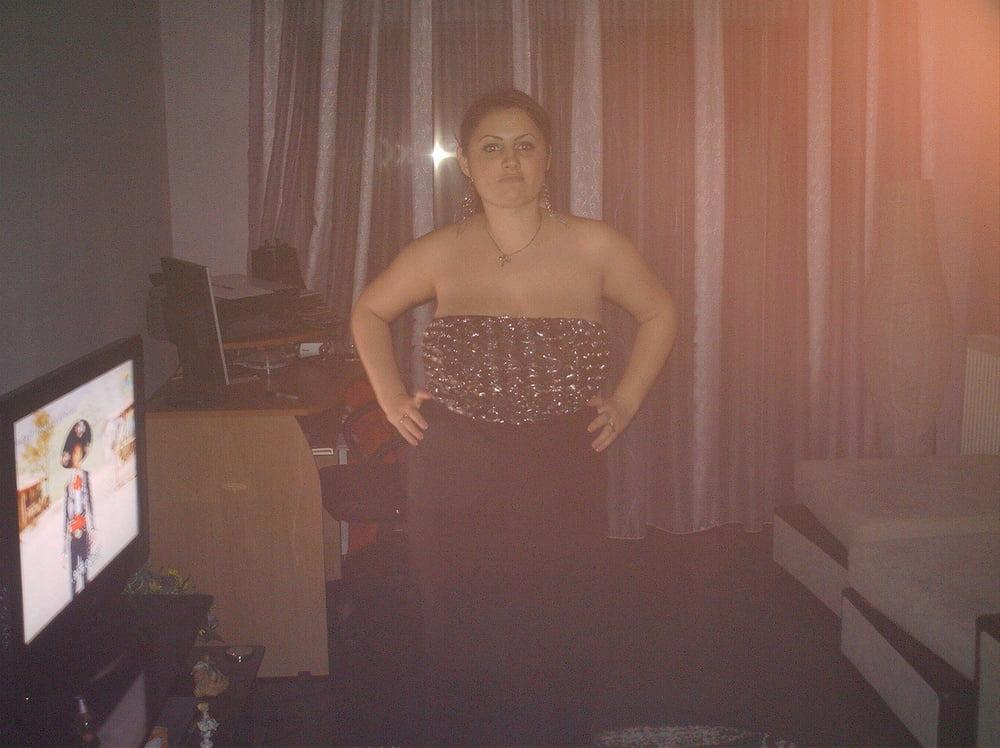 25P Sexy MILF with big boobs exposed
