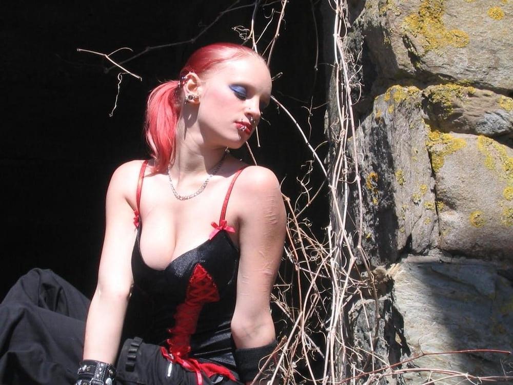 15P Horny Amateur Gothic Slut