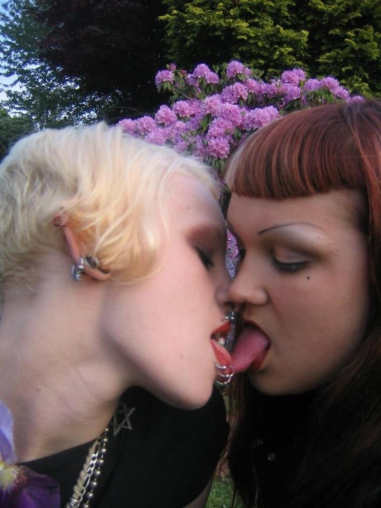 15P Horny Amateur Gothic Slut