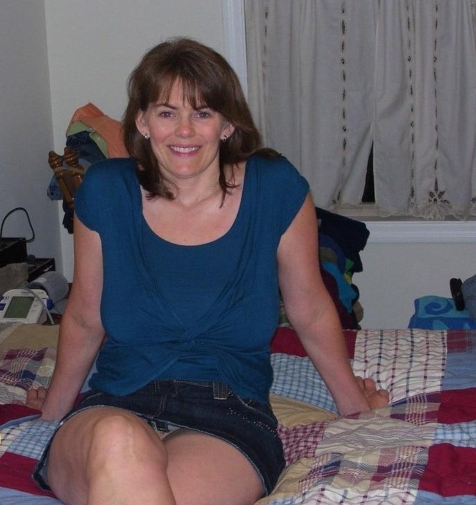 25P Amateur wife with big tits