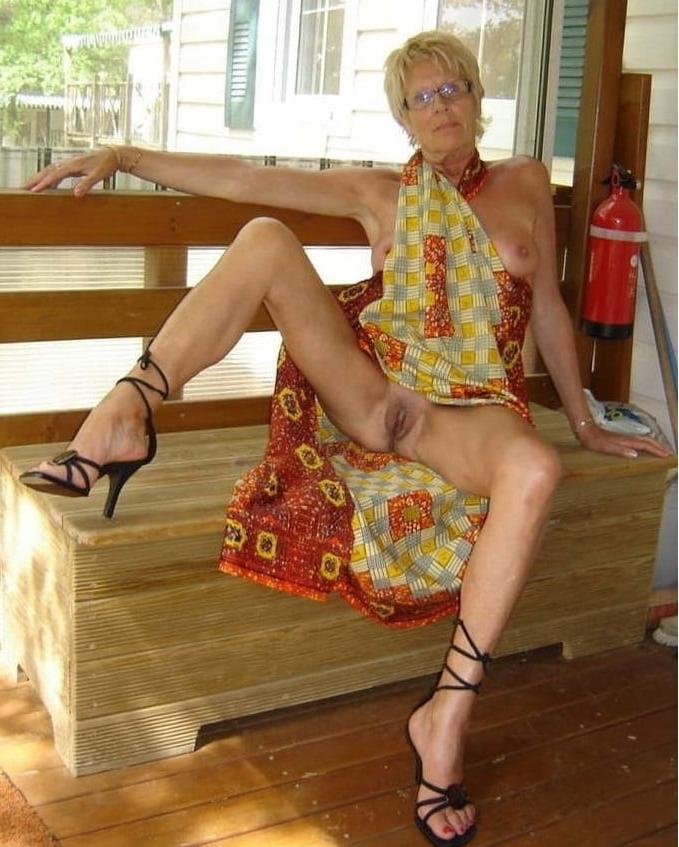 25P Glasses make amateur matures more attractive