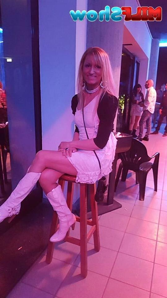 18P Milf Show 01