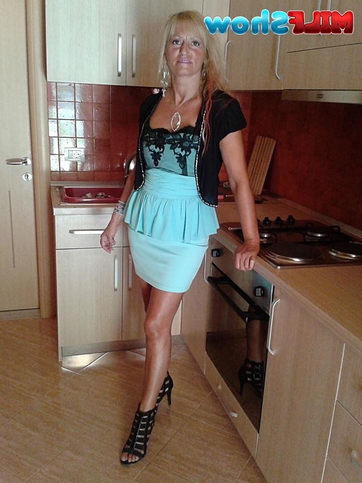 18P Milf Show 01