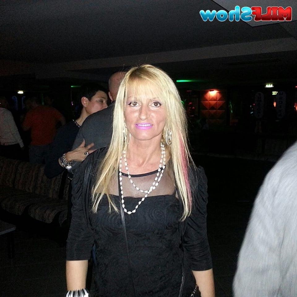 18P Milf Show 01