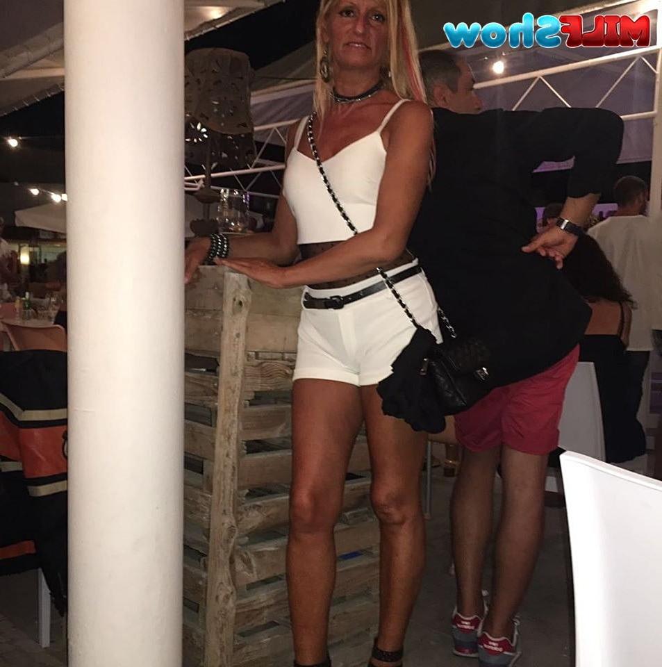 18P Milf Show 01