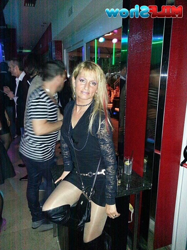 18P Milf Show 01