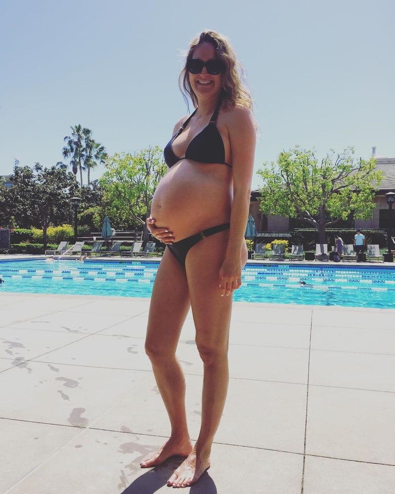 10P Sexy preggo MILF Marissa poses nude