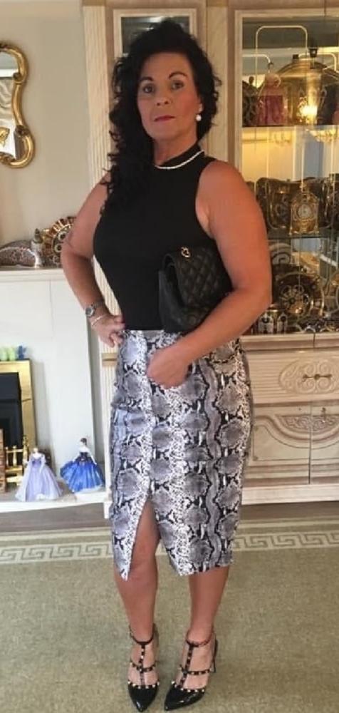 25P Mature Amateur Clothed 25