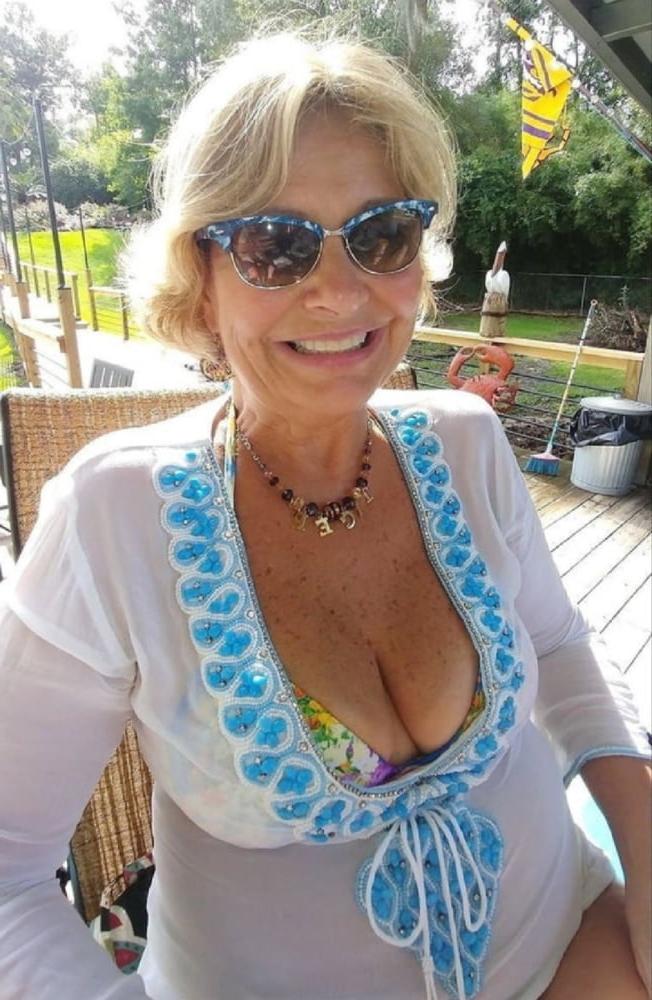 25P Mature Amateur Clothed 25
