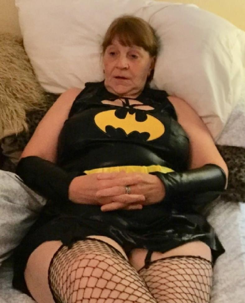 25P Mature Amateur Clothed 25