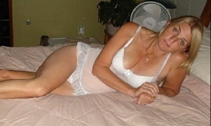 25P Mature Amateur Clothed 25