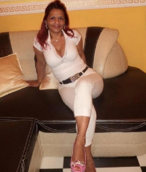 25P Mature Amateur Clothed 25
