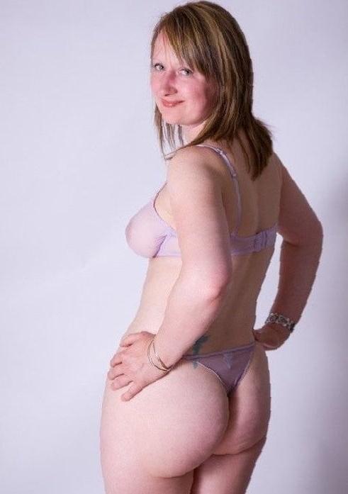 10P Anyone have a name for this milf?