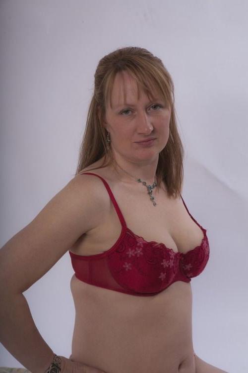 10P Anyone have a name for this milf?