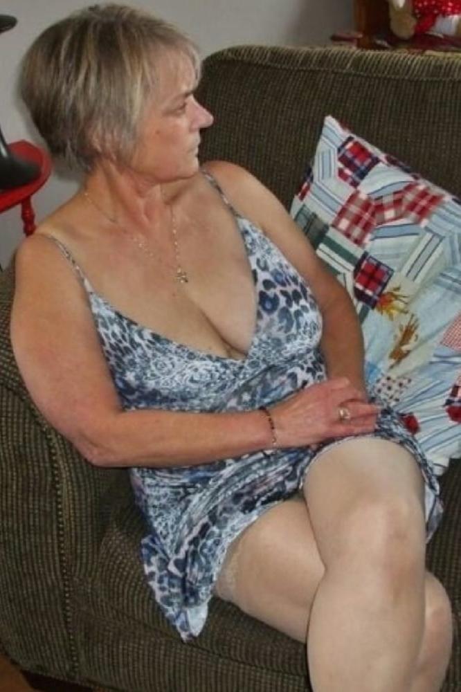 25P Mature Amateur Clothed 24