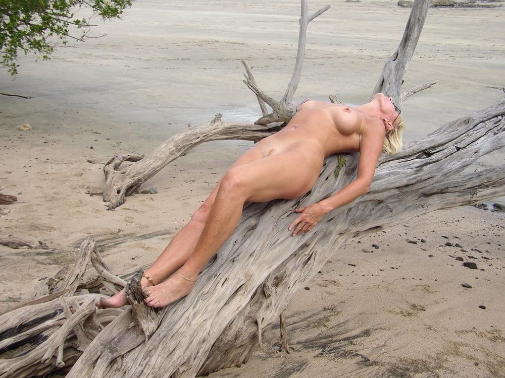 25P Nude Milf Petra