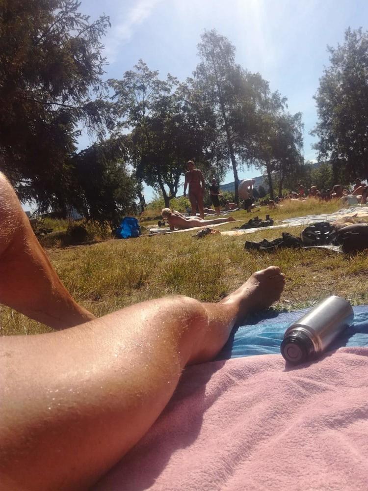 25P exhibitionist milf loves to be naked in public