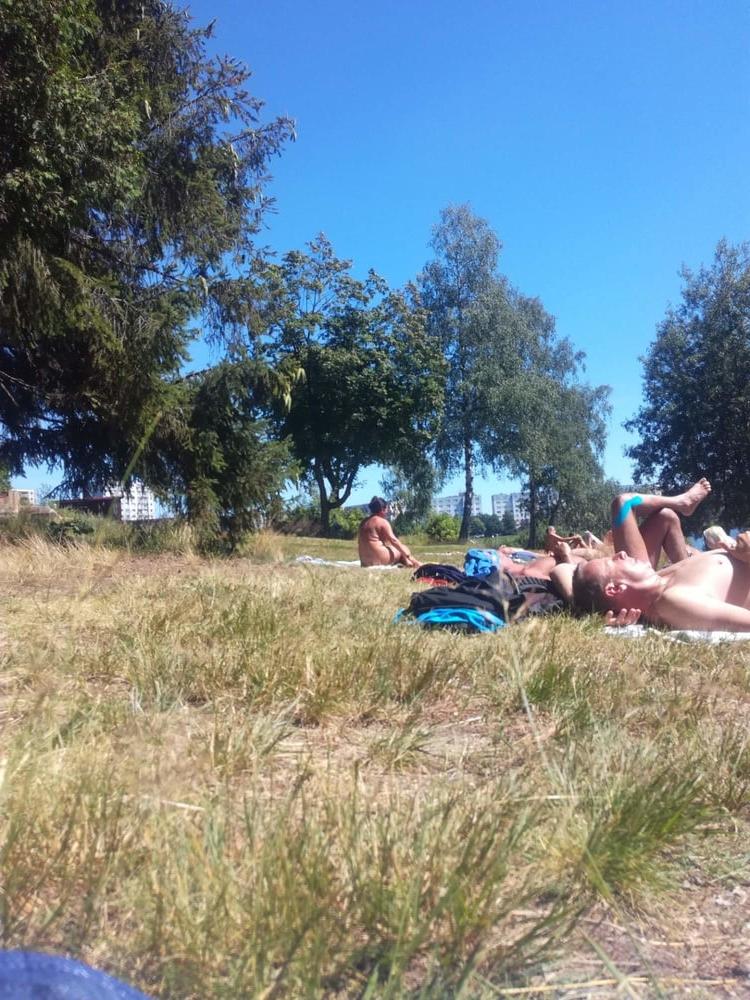 25P exhibitionist milf loves to be naked in public