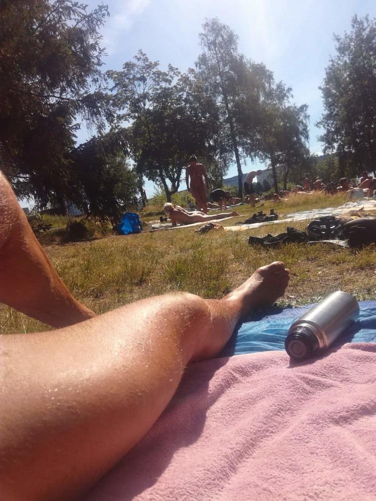 25P exhibitionist milf loves to be naked in public