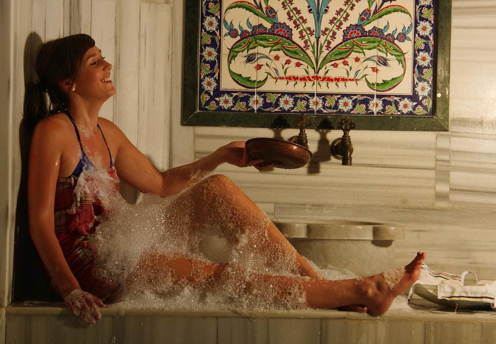 25P Turkish MILF Bath Hamam Mom Amateur