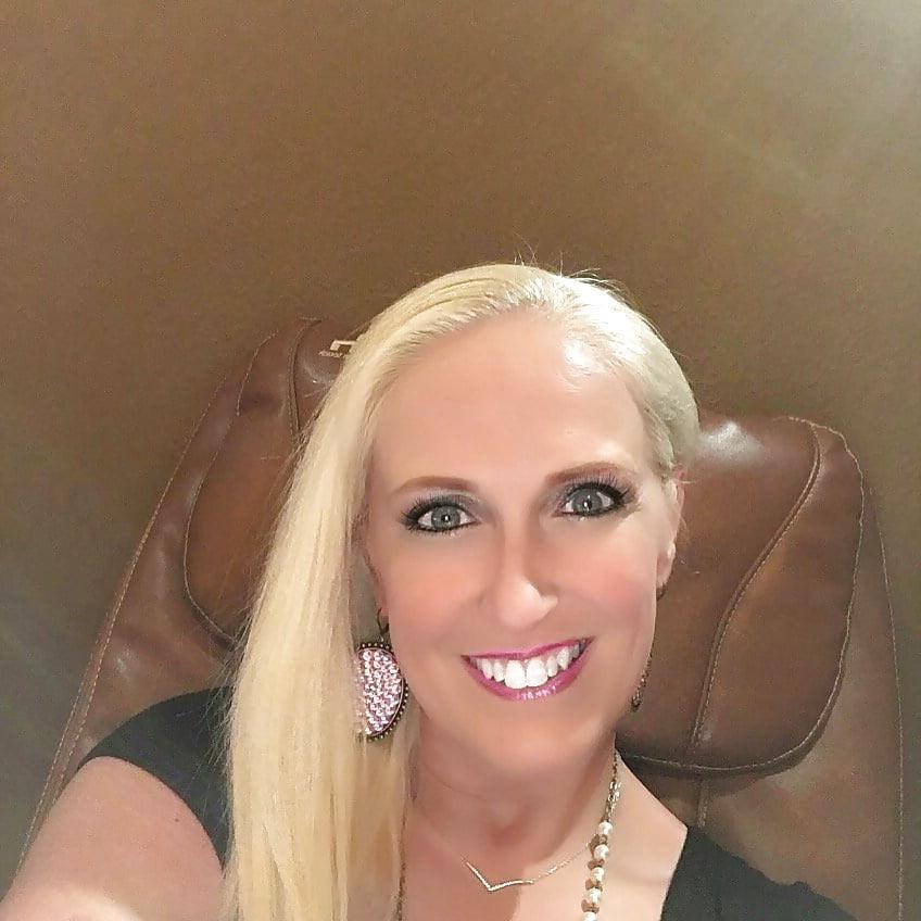 25P Famous Texas School Librarian MILF - Michelle M.