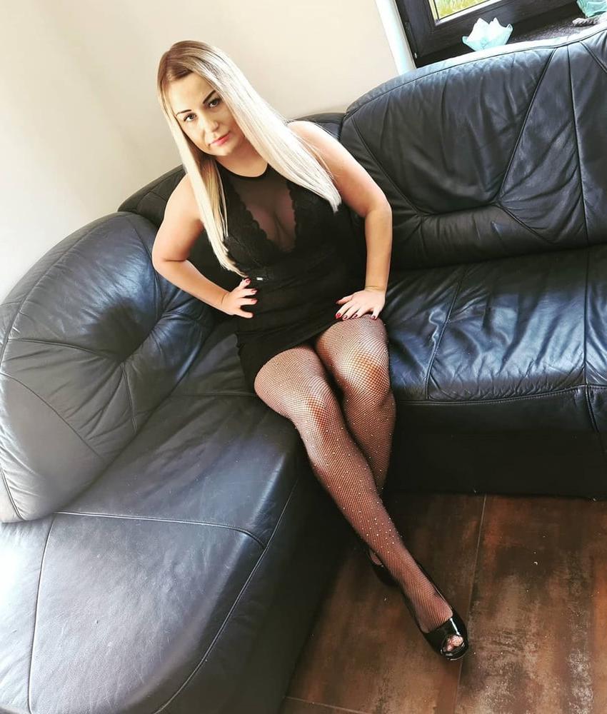 25P Horny amateur MILF Dana with great big tits