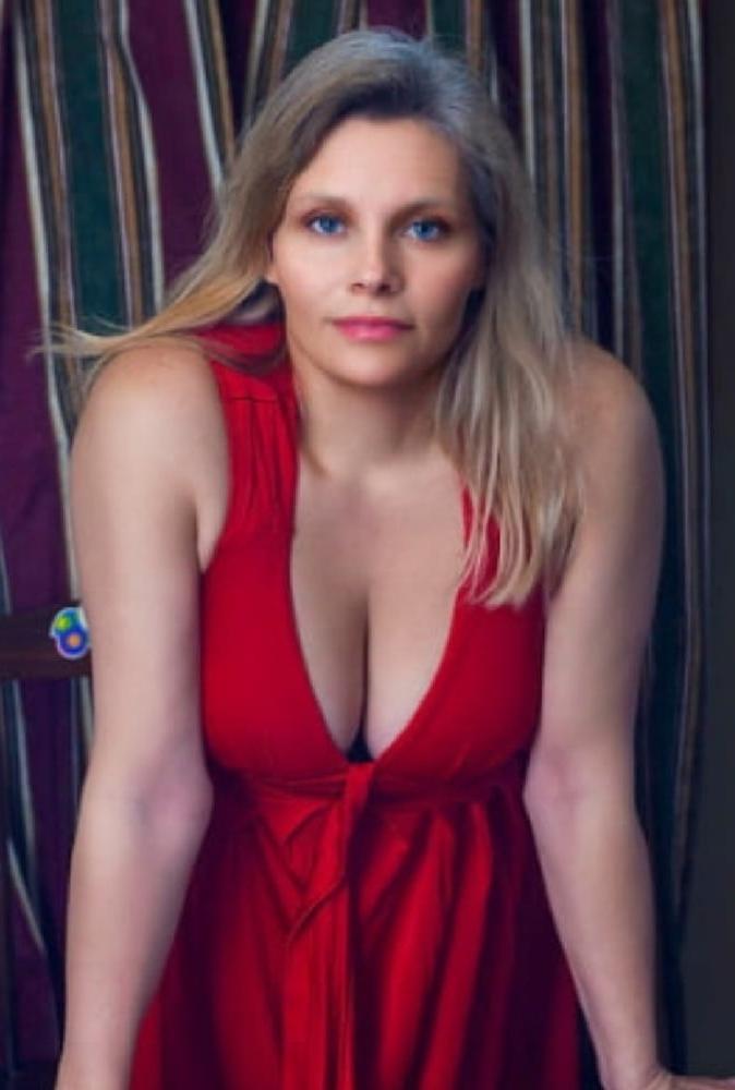 25P Mature Amateur Clothed 22