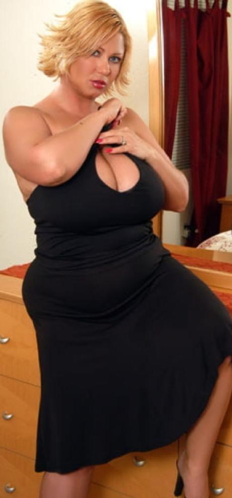 25P Mature Amateur Clothed 23