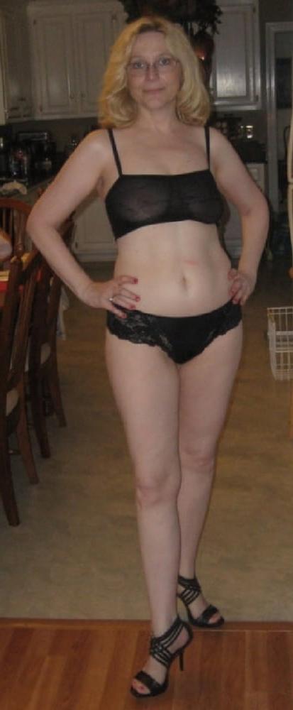 25P Mature Amateur Clothed 23