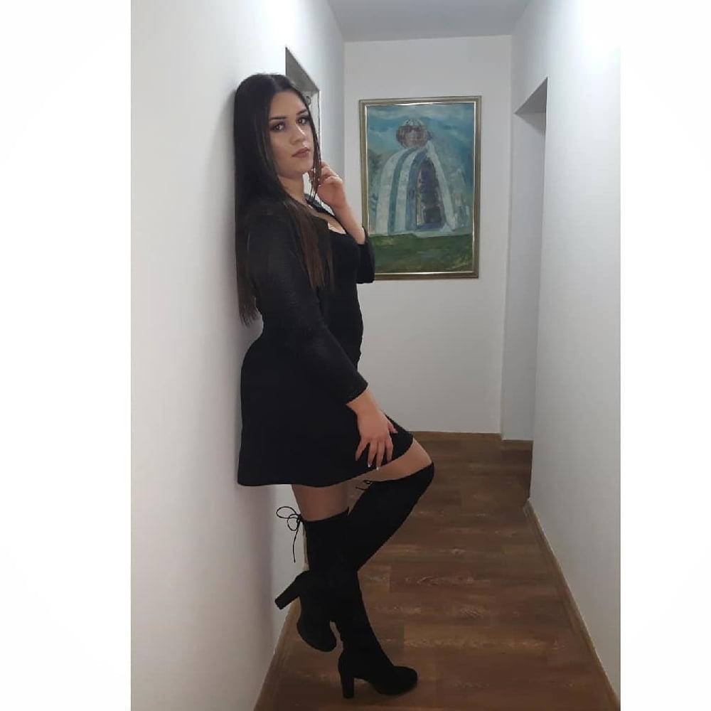 25P Young amateur mom Tina in horny dress