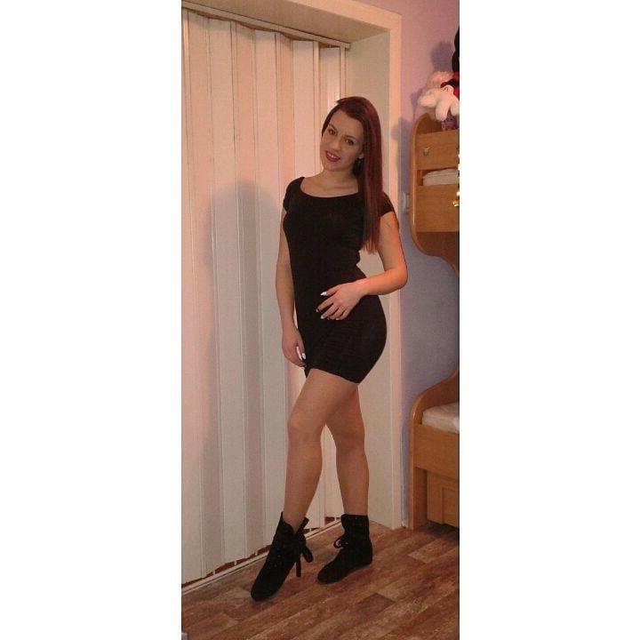 25P Young amateur mom Tina in horny dress