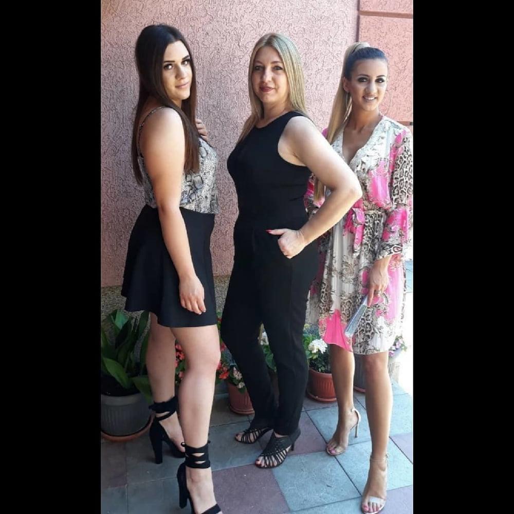 25P Young amateur mom Tina in horny dress