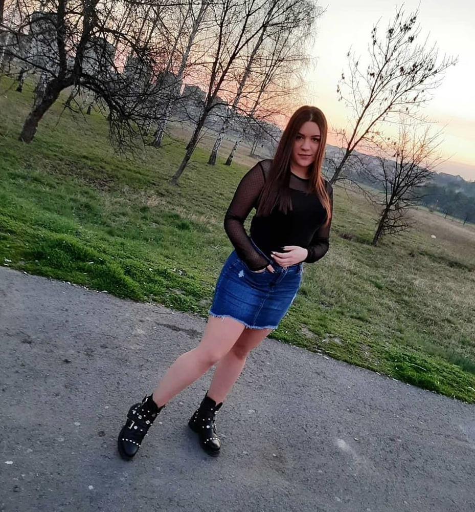 25P Young amateur mom Tina in horny dress