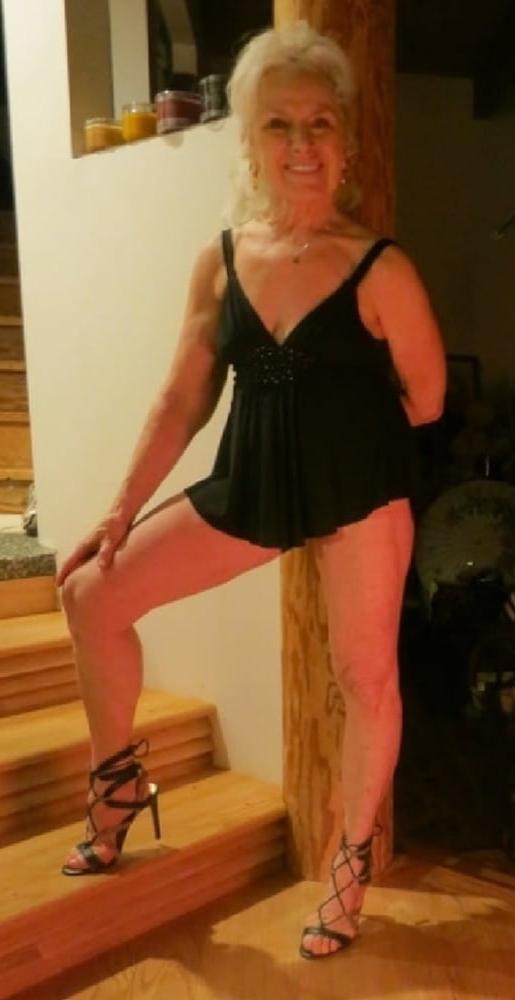 25P Mature Amateur Clothed 21